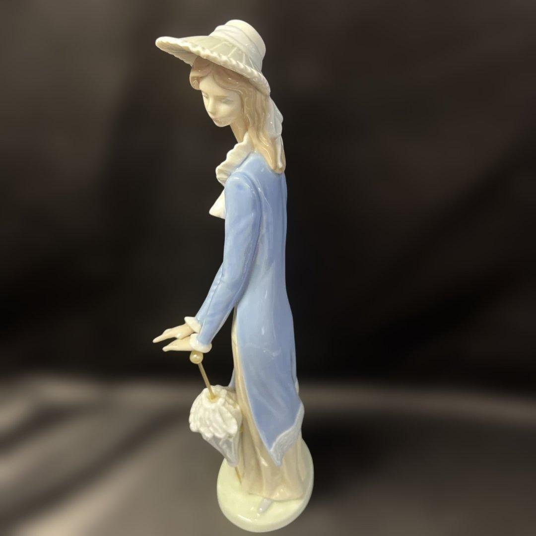 リヤドロ・NAO(ナオ) ポーセリン人形(磁器)美しい傘を持つ女性♡