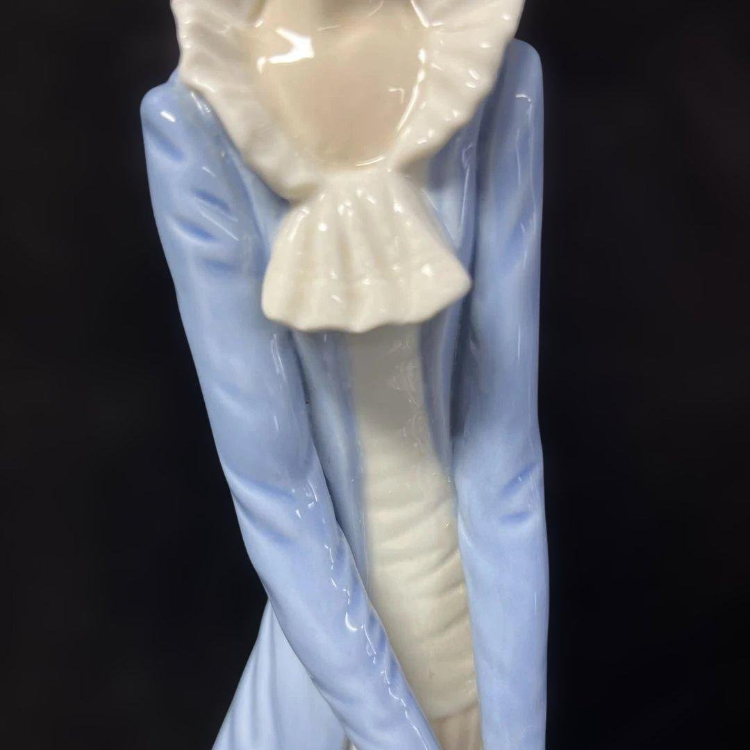 リヤドロ・NAO(ナオ) ポーセリン人形(磁器)美しい傘を持つ女性♡